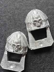 Warhammer 40K 30k Night Lords OOP Metal OG Shoulder Pads x2 Variant 4 - Picture 1 of 2