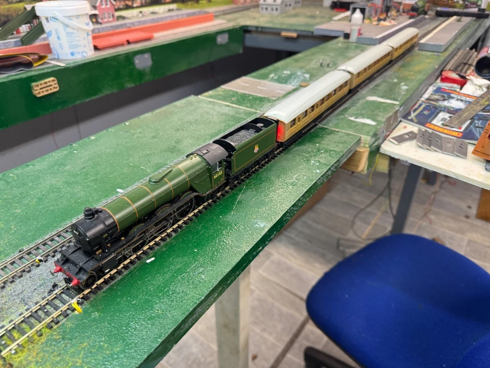 LNER Teak Coaches  rake  of 3 with lights & passengers Hornby OO GAUGE - Image 1 of 4