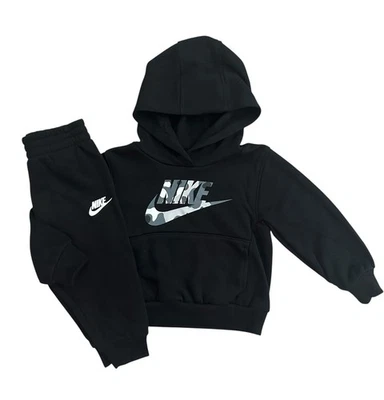 *Nuovo* Completo Felpa e Joggers Nike Ragazzo Mimetico Logo Nero Ragazzo Taglia 2T - Immagine 1 di 4