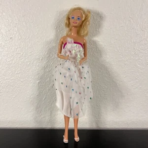 Vintage Barbie W/ Dress & White Heels!  - Picture 1 of 12