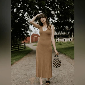 MNG MANGO Strickkleid hellbraun ärmellos Gr. XS - Bild 1 von 8