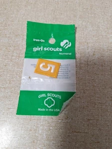 Parche número tropa #5 dorado Girl Scouts of America planchado - Imagen 1 de 2