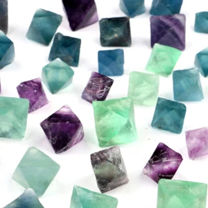 50/100 g regalo cura minerale quarzo cristallo di fluorite colorato naturale ottaedro - Foto 1 di 20
