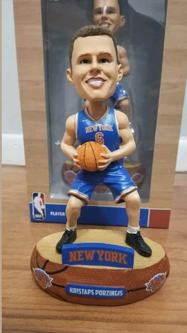 kristaps porzingis new york knicks baller special edition bobblehead Cover