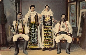 Romania - Costum național român - Un grup de țărani - Picture 1 of 2