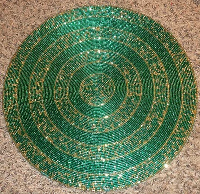 PRECIOSO MANTEL INDIVIDUAL CON CUENTAS VERDE Y DORADO, ¡VERDE PERFECTO PARA NAVIDAD! Foto 1 de 3