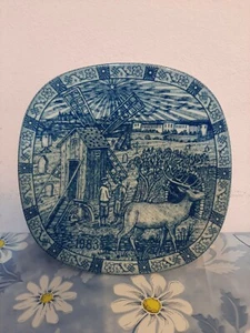 PIATTO JULEN RORSTRAND 1983 DECORATIVO ARTISTICO DISPONIBILI DAL 1970 AL 1984 - Foto 1 di 2