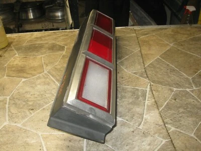 Dodge 400 LH 1982-1983 lado del pasajero derecho lámpara de freno conjunto de luz trasera OEM Foto 1 de 4