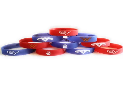 MUJER MARAVILLA Pulseras Niños Fiesta Cumpleaños Favores - BRILLAN EN LA OSCURIDAD (paquete de 10) Foto 1 de 4