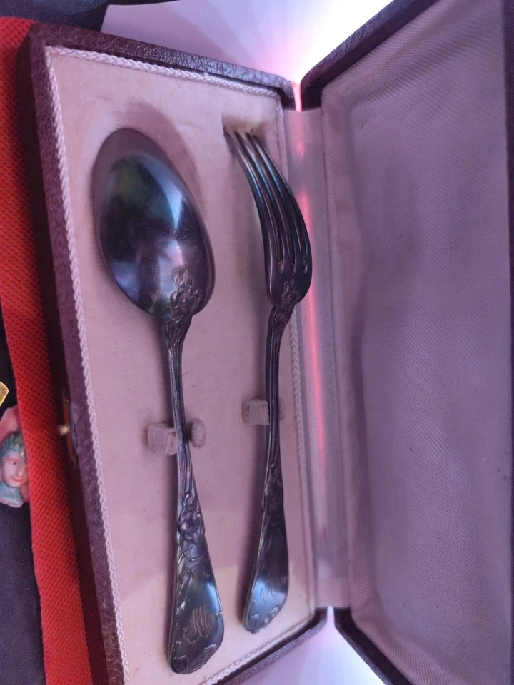 JOLIS COUVERTS EN ARGENTERIE POINCONNE EN COFFRET VINTAGE COLLECTION - Photo 1/4