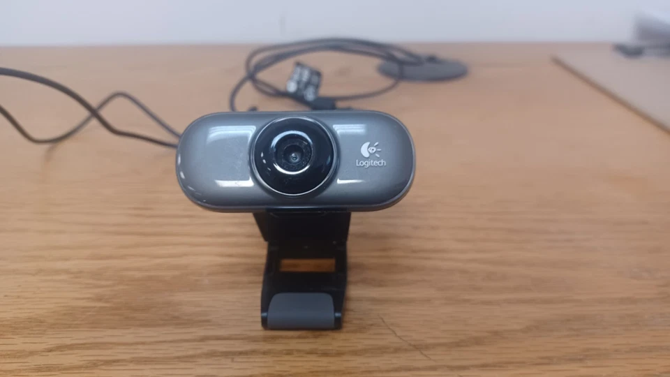 Used Logitech C210 1.3MP VGA Webcam Built-In Microphone USB 2.0 - Image 1 of 1