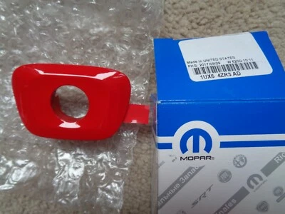 Nuevo de Lote Antiguo Mopar 1ux64zr3ad 2013 2014 2015 2016 Dodge Dart Cámara de Retroceso Bisel OEM Rojo Foto 1 de 4