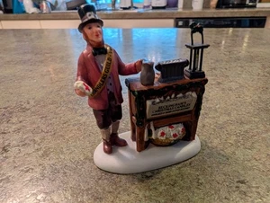 Vintage Dept 56 Beckingham's Christmas Candles Seller Figurine 2.5" - Picture 1 of 7