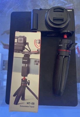 Cámara Vlog Sony ZV-1F para Creadores de Contenido y Vloggers Negra Con Trípode Foto 1 de 4