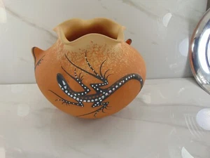 Zuni Pottery - Deldrick & Lorenda Vase Bowl Iguana Lizard & FROG Pottery RARE - Picture 1 of 8