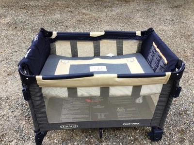 Vintage Graco pack n play IMMACULATE loaded changing table, sun net, toy bar, - Image 1 of 4