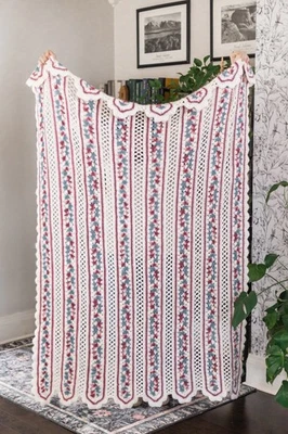 Manta afgana de ganchillo vintage floral a rayas encaje borde festoneado Cottagecore Foto 1 de 2