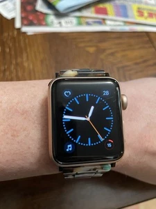 Apple Watch Series 3 GPS + Cellular/LTE 38mm aluminum Rose Gold bundle - Picture 1 of 16