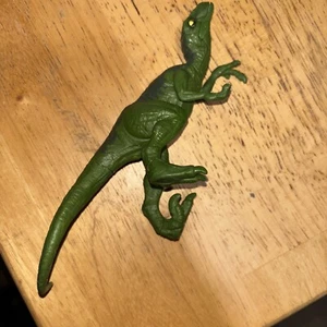 Jurassic World SNEAKING VELOCIRAPTOR Attack Pack Action Figure Dinosaur Mattel - Picture 1 of 8