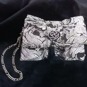 WHITEHOUSE BLACK MARKET BOLSO BOLSO PULSERA PLATA BROCADO NEGRO NWOT - Imagen 1 de 12