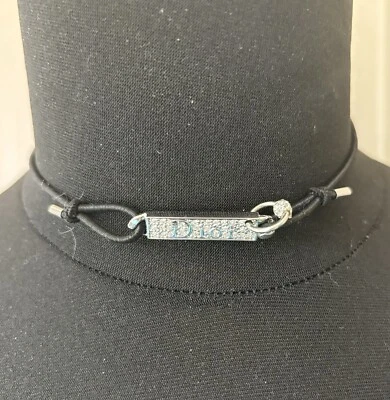 Collar Christian Dior de cristal negro con dije Foto 1 de 4