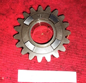 KTM 620 RXC 1996 TRANSMISSION 58333009005 IDLER GEAR 4.G 19-T ''05'' 94 - Picture 1 of 4