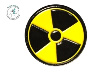 Anstecker Gefahrzeichen Radioaktivität Tod Talisman Glücksbringer Geschenkidee - Bild 1 von 1