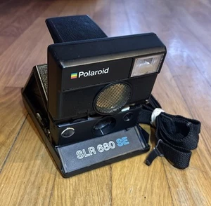 Fotocamera istantanea Polaroid SLR 680 SE con cinturino originale *Ricondizionata + FILM TESTATA - Foto 1 di 21