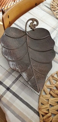 Bandeja decorativa en forma de hoja de metal martillado bronce 16"x12" India centro de mesa  Foto 1 de 4