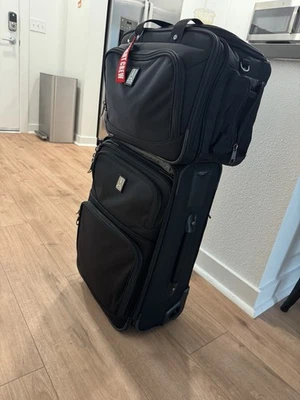SET  TravelPro® FlightCrew™5 24” Expandable Rollaboard® Bag and Flight Crew tote - Image 1 of 4