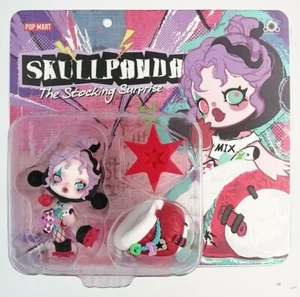 POP MART Figurine SKULLPANDA The Stocking Surprise Figure - Picture 1 of 2