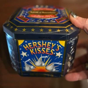 Barattolo da collezione Hershey's Chocolate SIGILLATO IN FABBRICA che celebra l'anno 2000 - Foto 1 di 9