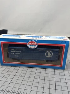Model Power HO 9002 Great Northern Wooden Box Car 39402 Blue - Picture 1 of 3