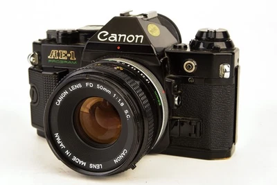Cámara fotográfica Canon AE-1 Program 35 mm SLR con FD 50 mm f/1,8 S.C. Lente V25 Foto 1 de 4