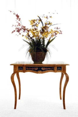 Antigua mesa de cartas estilo Luis XV francesa Foto 1 de 4