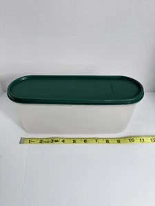 Contenedor ovalado Tupperware de 2 cuartos con tapa de sello verde bosque 2400A-1 - Imagen 1 de 3