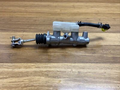 Lexus LS460 LS600HL 2007-2017 cilindro maestro de freno con depósito Foto 1 de 4