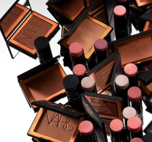 Paleta Nars Cosmetic Range, lápiz labial, colorete, brillo de labios o sombra de ojos ELIGE - Imagen 1 de 9