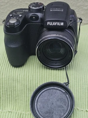 Retro Digital Camera Fuji FinePix S1000fd 12x Optical Zoom W/ Box PA - Image 1 of 4