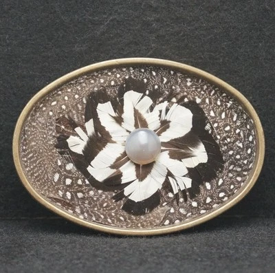 WE07175 AMAZING VINTAGE 1970s ****FEATHER**** FASHION ARTWORK BRASS BELT BUCKLE - Imagem 1 de 3