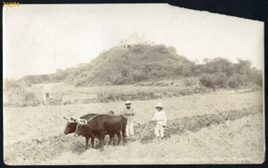 Larger size C. B. WAITE photo, native peasants at Pyramid of CHOLULA, Vintage f - Picture 1 of 7