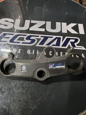 2004-2005 SUZUKI GSXR 600 750 OEM 20TH ANNIVERSARY UPPER TRIPLE TREE CLAMP - Image 1 of 4