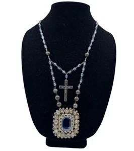 ANTIQUE OLD ART DECO BROOCH PENDANT BLU SQUARE CRYSTAL BEADS HOLY CROSS CRUCIFIX - Picture 1 of 10