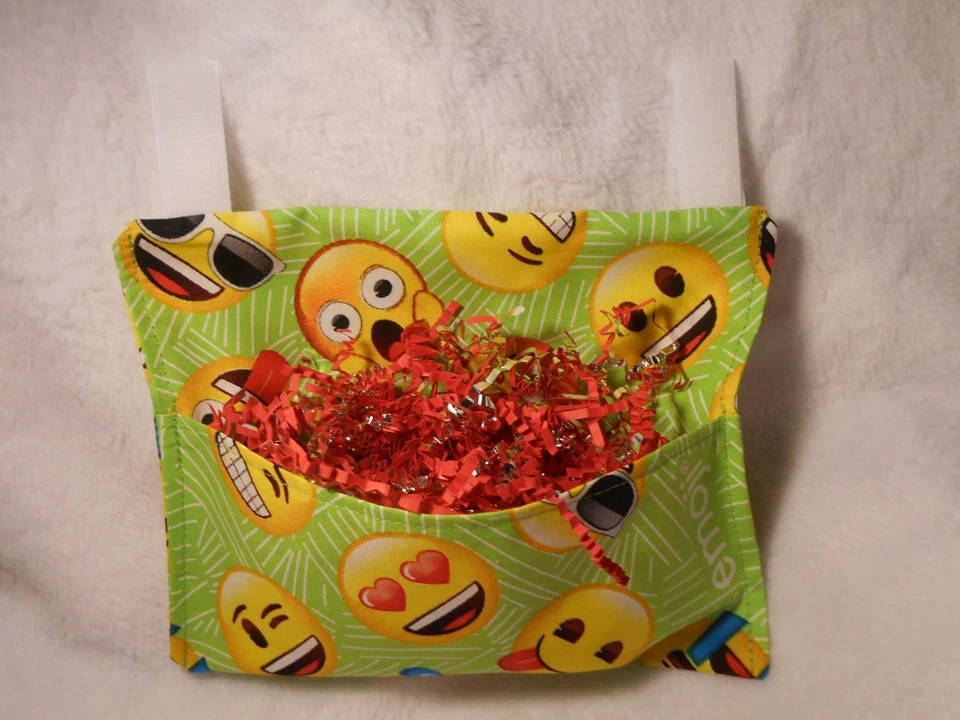 J & J ANIMAL PRODUCTS, SOUTH Hanging Feeder for Rabbits or Guinea Pigs