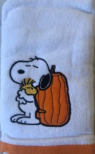 Peanut’s~SNOOPY Hugging Woodstock~Toalla de mano Fall Luxe~2022~NUEVA~ENVÍO RÁPIDO GRATUITO. - Imagen 1 de 2