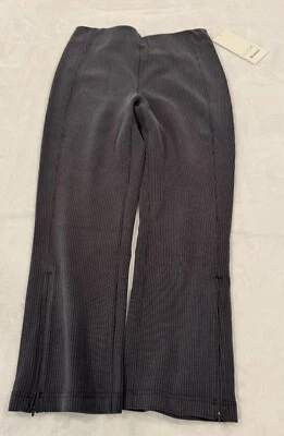 Pantalón Corto Lululemon Acanalado Softstreme Cremallera Pierna HR 25" Entrepierna Negro Talla 4 Foto 1 de 3