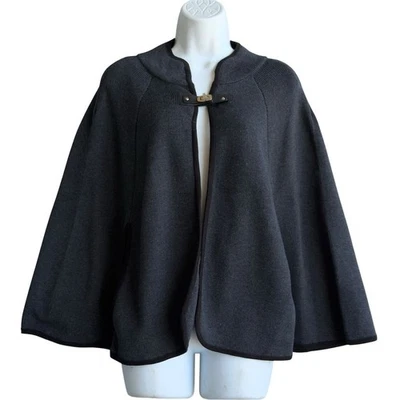 Capa suéter Calvin Klein com acabamento de couro feminina cinza gola capuz tamanho único confortável  - Imagem 1 de 4