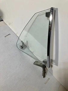 1969-70 Mustang Fastback Mach 1 Boss OEM RH Carlite Quarter glass w/Pivot Brkt - Bild 1 von 9