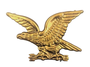 Vtg Metal Brass Hat Emblem Eagle Form Prong Attachments 2 1/8 in x 1 1/2 in 329 - Bild 1 von 3