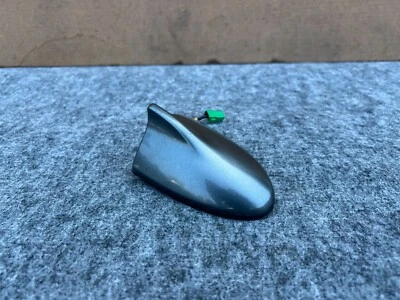 INFINITI Q50 Q60 2014-2022 OEM AM FM RÁDIO ESTÉREO TETO TUBARÃO ANTENA (CINZA) - Imagem 1 de 4